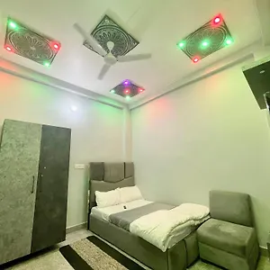 Prakash ! ! Fully-air-conditioned At Prime Location With Off Site Parking Availability, Near Kashi Vishwanath Temple, And Ganga Ghat, Newly Constructed And Luxurious - 3 Hotel