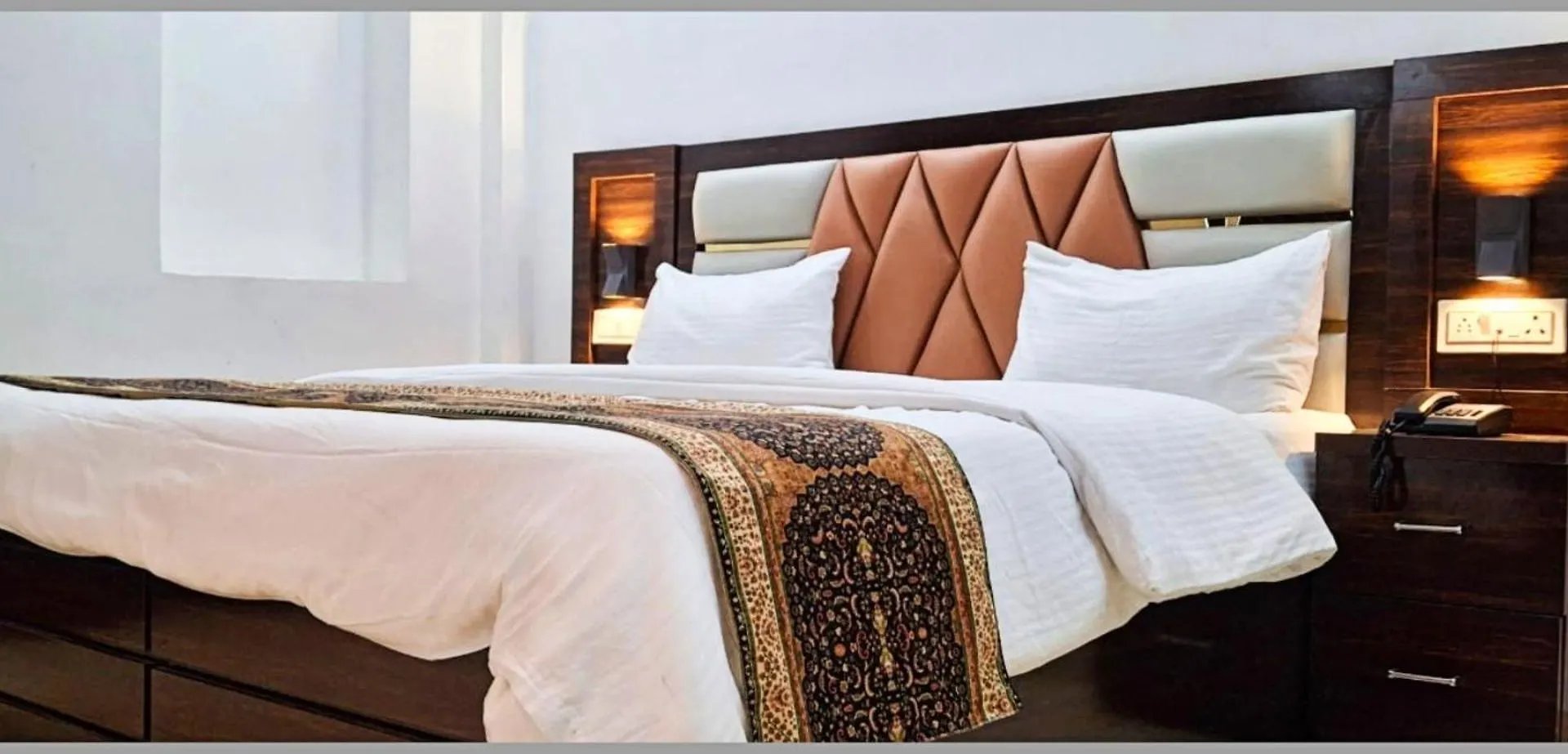 Varanasi Hotel Indra ! Inn ! Near Kashi Vishwanath Temple - Fully Air Conditioned Rooms - Free Wi-Fi And Lift Facilities - A Luxurious Hotel In Varanasi 4*,  India