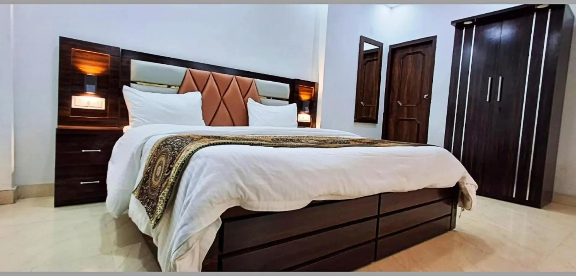 ****  Varanasi Hotel Indra ! Inn ! Near Kashi Vishwanath Temple - Fully Air Conditioned Rooms - Free Wi-Fi And Lift Facilities - A Luxurious Hotel In Varanasi India
