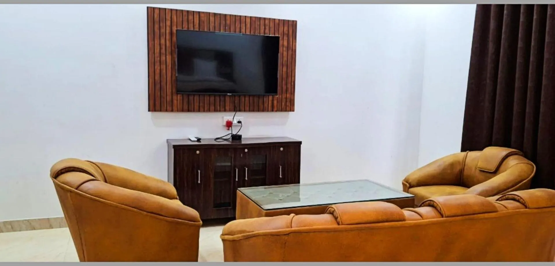 Varanasi Hotel Indra ! Inn ! Near Kashi Vishwanath Temple - Fully Air Conditioned Rooms - Free Wi-Fi And Lift Facilities - A Luxurious Hotel In Varanasi