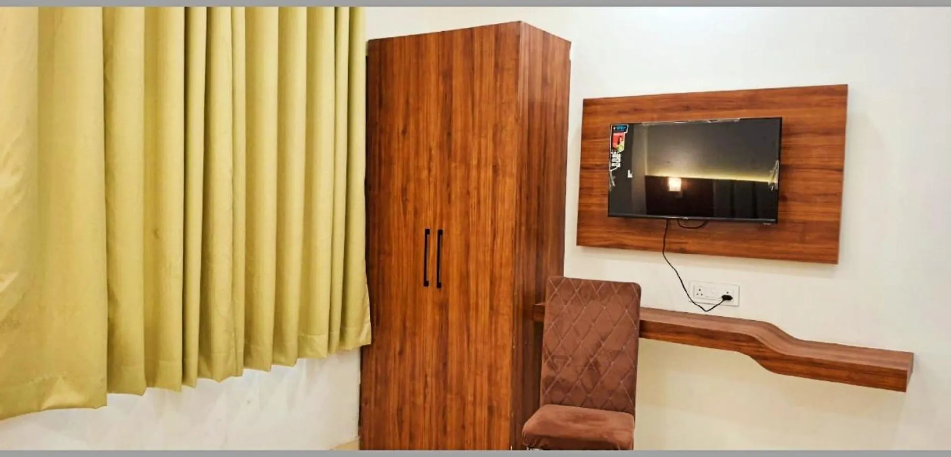 Varanasi Hotel Indra ! Inn ! Near Kashi Vishwanath Temple - Fully Air Conditioned Rooms - Free Wi-Fi And Lift Facilities - A Luxurious Hotel In Varanasi India